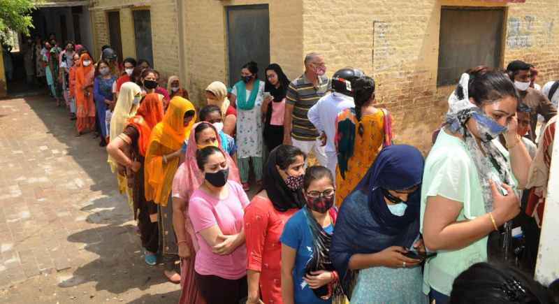 शहर में साढ़े बारह बजे तक ऑनलाइन व इसके बाद ऑफ लाइन लगेगी वैक्सीन