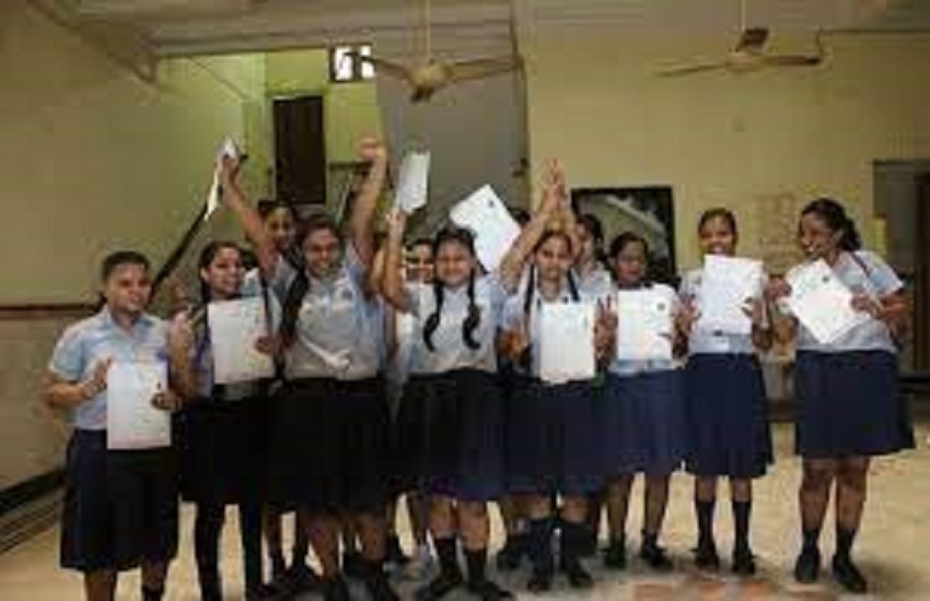 उच्च माध्यमिक परीक्षा में कोलकाता के विद्यार्थियों ने भी लहराया सफलता का परचम