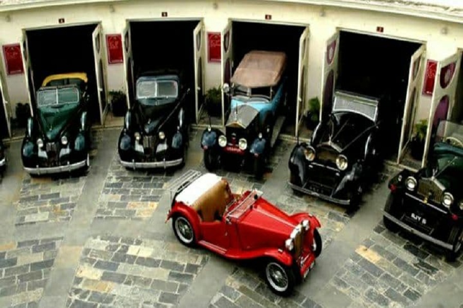जुनून: कारोबारी के म्यूजियम में 40 से ज्यादा पुरानी कारें