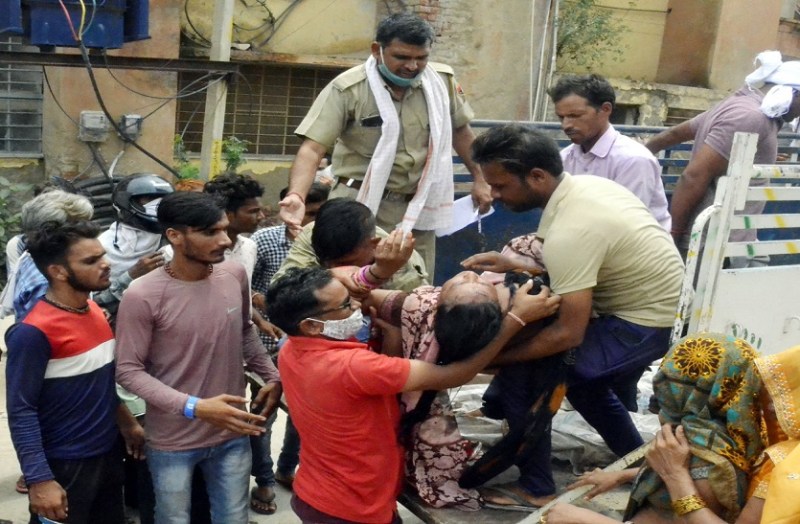 हादसे में ट्रेक्टर-ट्रॉली पलटी, दो बच्चे समेत 3 की मौत