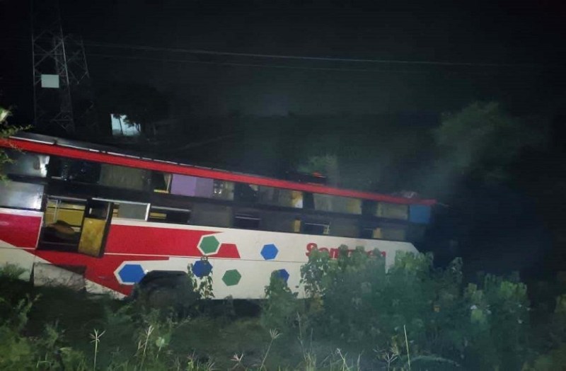 dewas_bus_accident.jpg