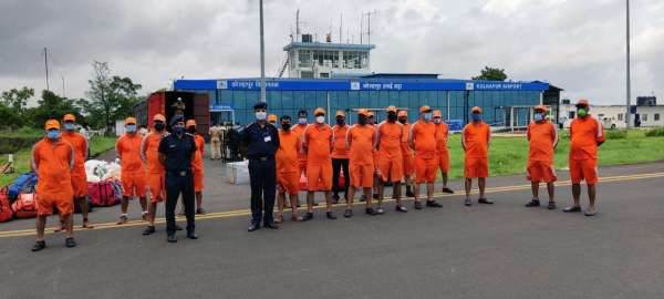 वडोदरा से एनडीआरएफ की छठीं बटालियन की टीमें हवाई मार्ग से कोल्हापुर पहुंच गई हैं।