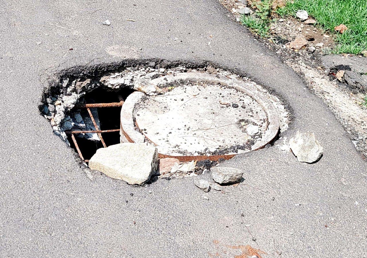 This cover of sewerage has become the enemy of life