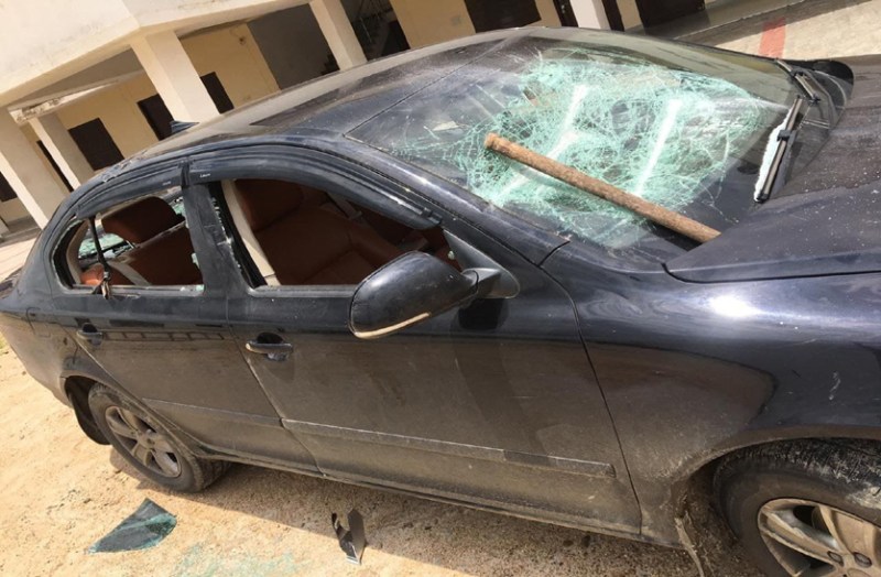 खनन माफिया ने किया गश्ती दल पर हमला, गाडिय़ों के शीशे तोड़