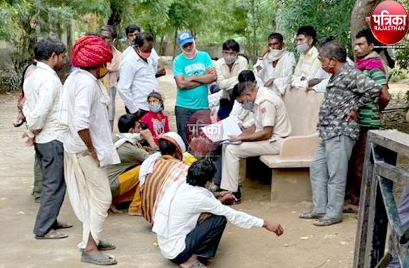 खेत की बाड़ करने गए किसान की अज्ञात कारण से मौत