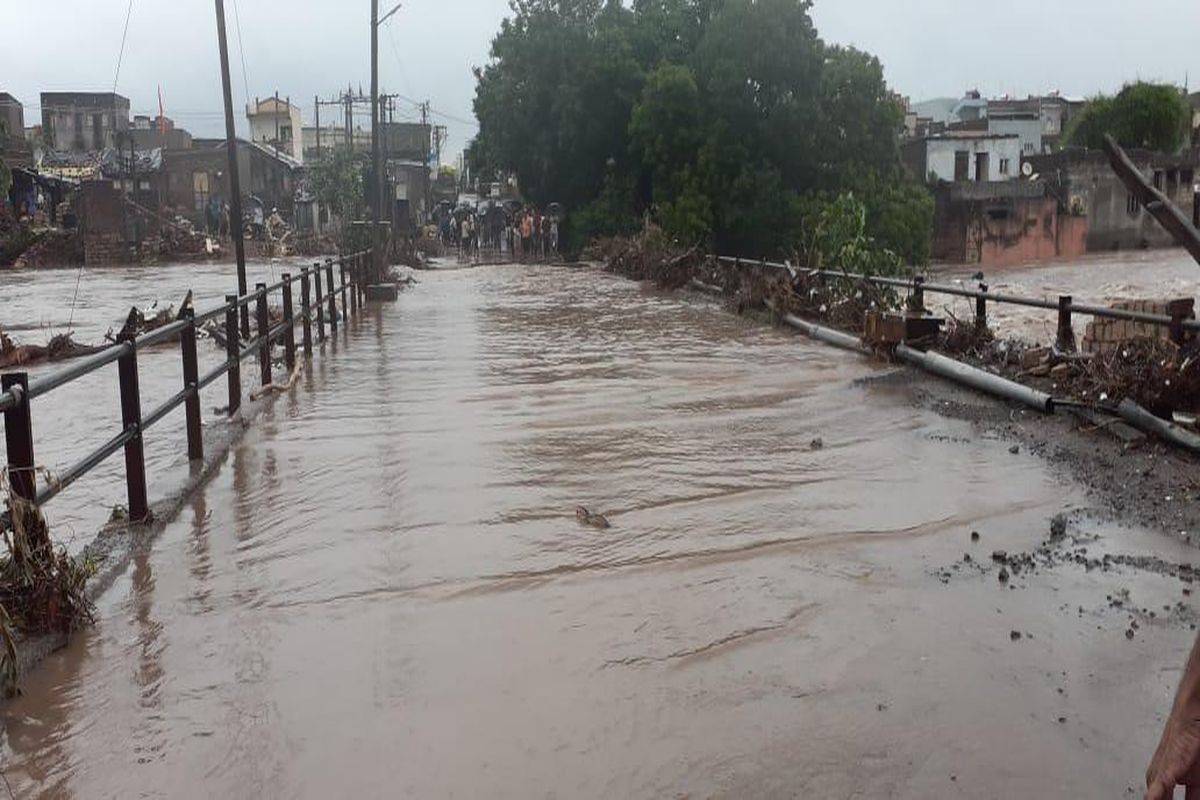 Gujarat: गुजरात में आज और कल भी भारी बारिश संभव