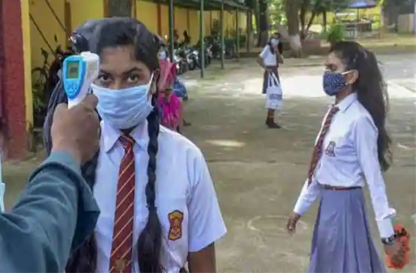 स्कूलों का खुलना और अभिभावकों की चिंता