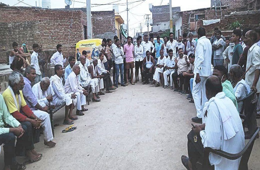 सेक्टर नंबर 13: हक के लिए यूआईटी पर तालाबंदी, घंटों तक प्रदर्शन