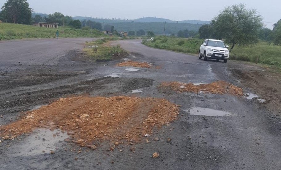 Road of alternative route of highway also uprooted, big potholes