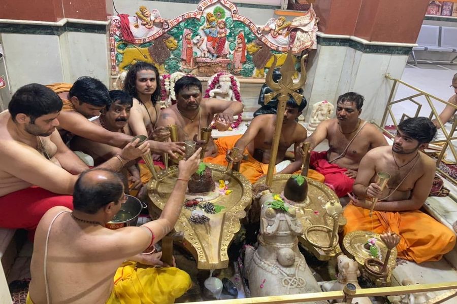 श्रावण के प्रथम सोमवार को शिव भक्तों में झलका उत्साह