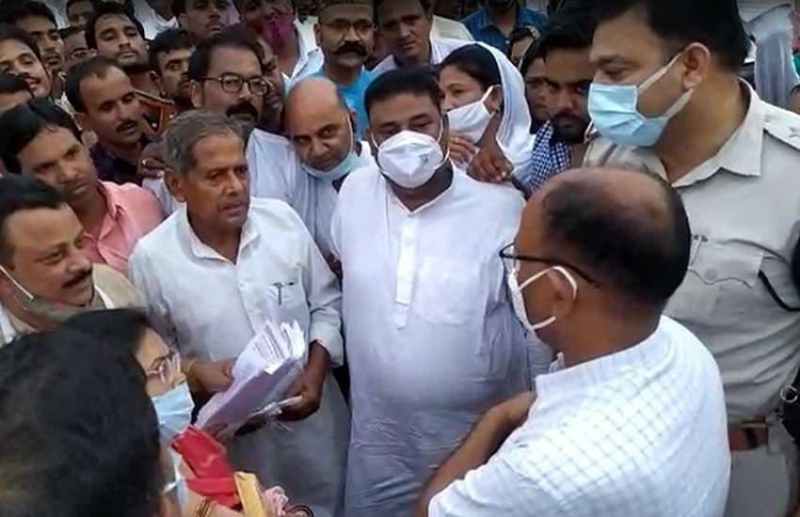 Congress leader Vanshmani Verma Singrauli DM Singrauli Collector