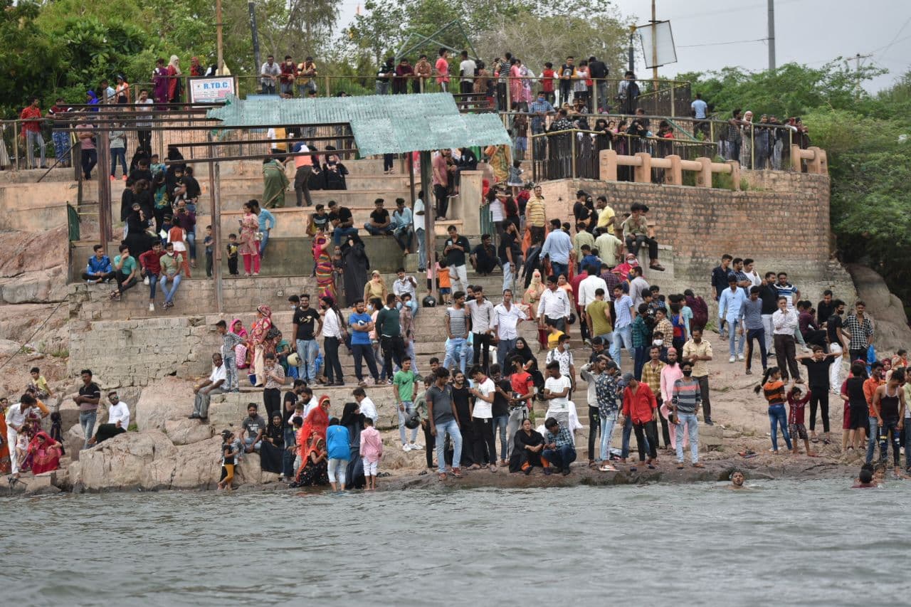 दिनभर मानसूनी बादलों का मौसम, पारा 30 डिग्री के भीतर पहुंचा