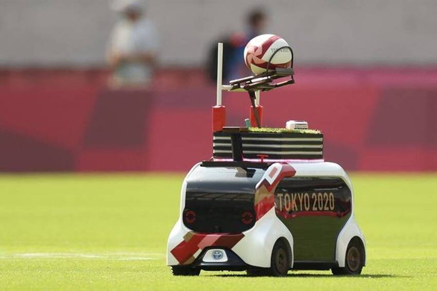 Tokyo olympic 2020 Toyota's tiny car serves as ball boy