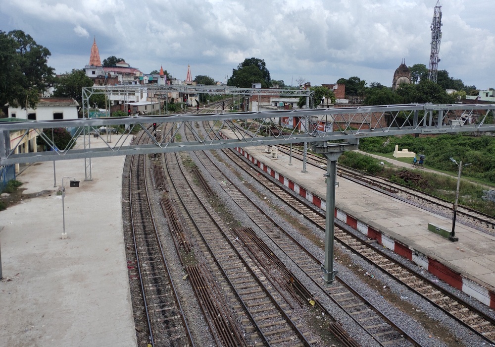 राम नगरी से वाराणसी व गोरखपुर के लिए सितंबर से दौड़ेगी इलेक्ट्रिक ट्रेन