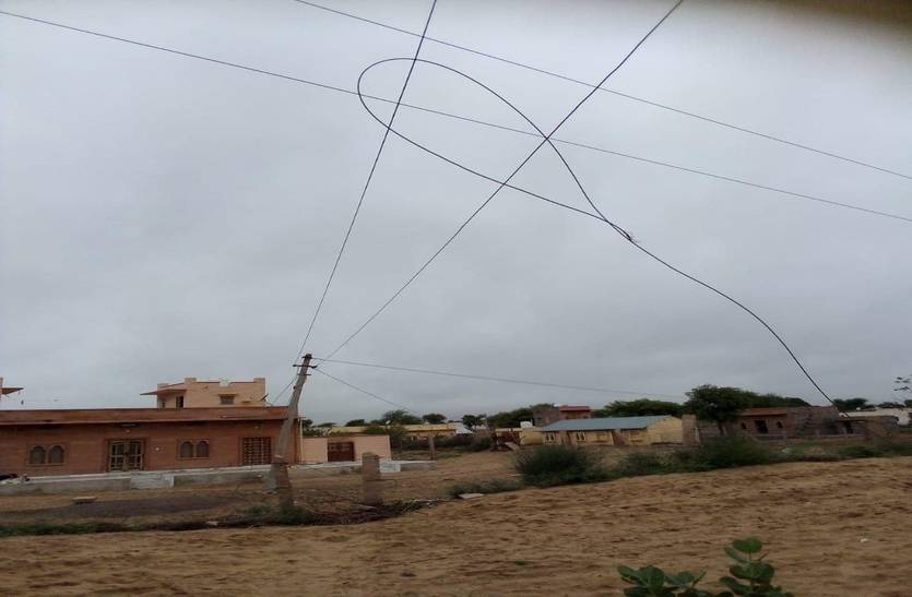 बिजली का तार टूटने से घरों में दौड़ा करंट, बालिका झुलसी