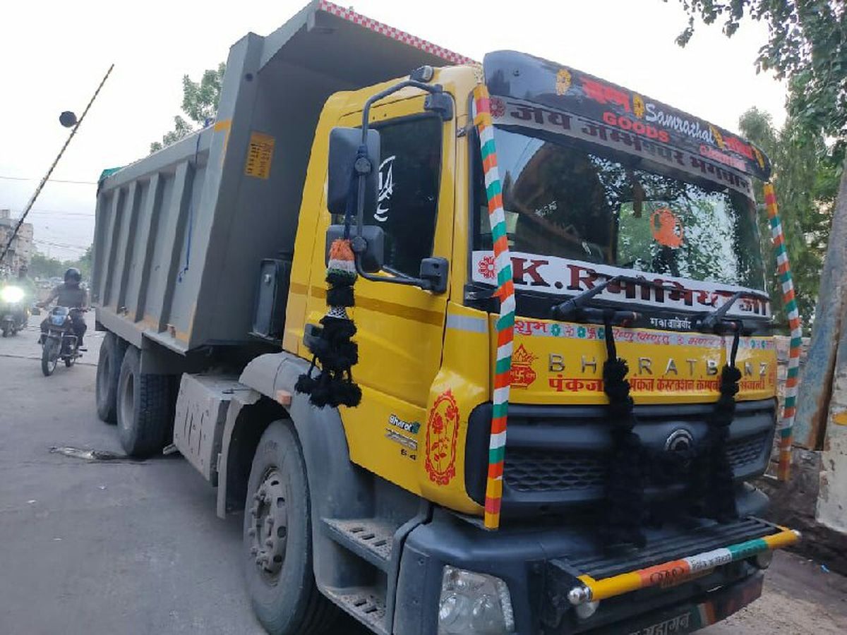 फर्जी ई-रवन्ना से बजरी परिवहन, पुलिस पर डम्पर चढ़ाने का प्रयास