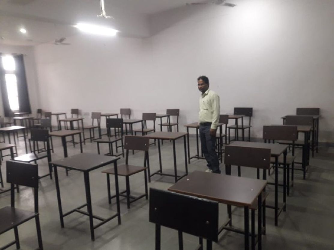 लो कोरोनाकाल में भी शुरू हो गई 'परीक्षा, पहले दिन चार कॉलेजों में 107 बच्चे अनुपस्थित