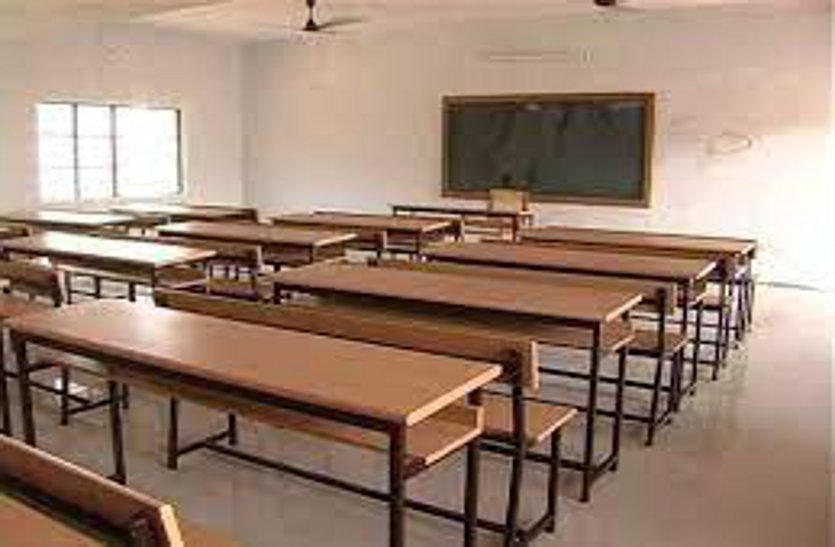 बेमेतरा में फर्नीचर घोटाला, नियमों को ताक पर रख DEO ने खरीदा 21 हाई स्कूलों के लिए डेढ़ करोड़ का फर्नीचर