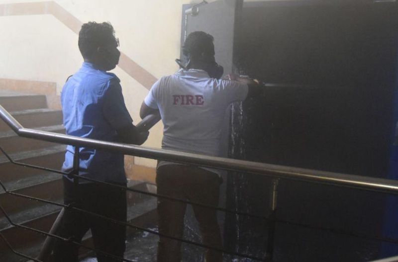 पाइप व जेसीबी के गोदाम में लगी भीषण आग