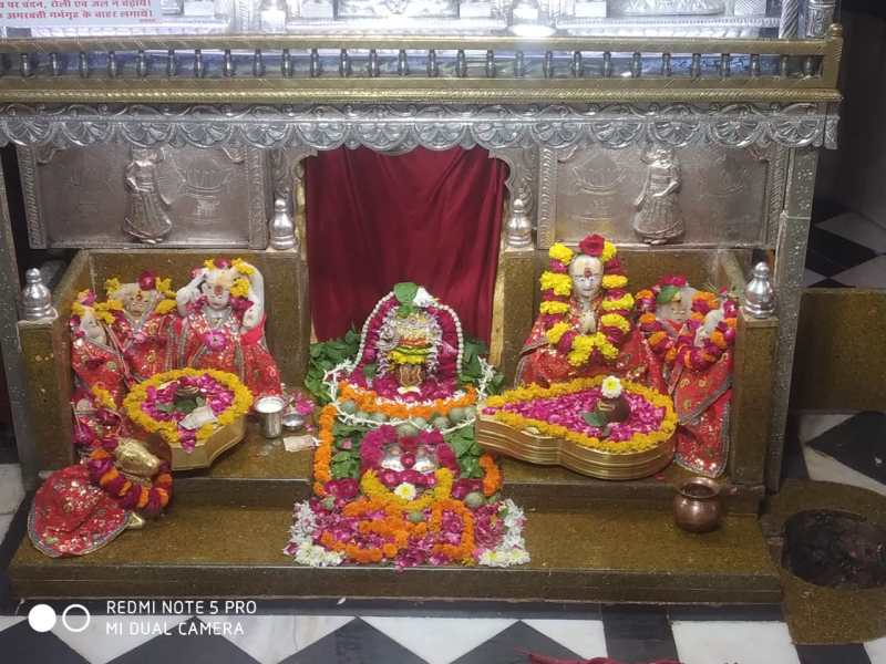 शिवलिंग पर पंचामृत पांच तत्वों को करता है बेलेंस, सावन सोमवार पर यह करे तो मिलेगी सफलता