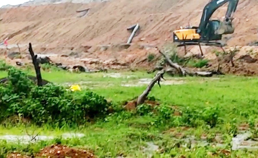debris of Reliance Dam's flyash fill in Singrauli farmers' field 
