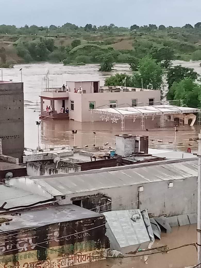 कूनो सीप उफान पर, गांव बनें टापू, घरों में भरा पानी