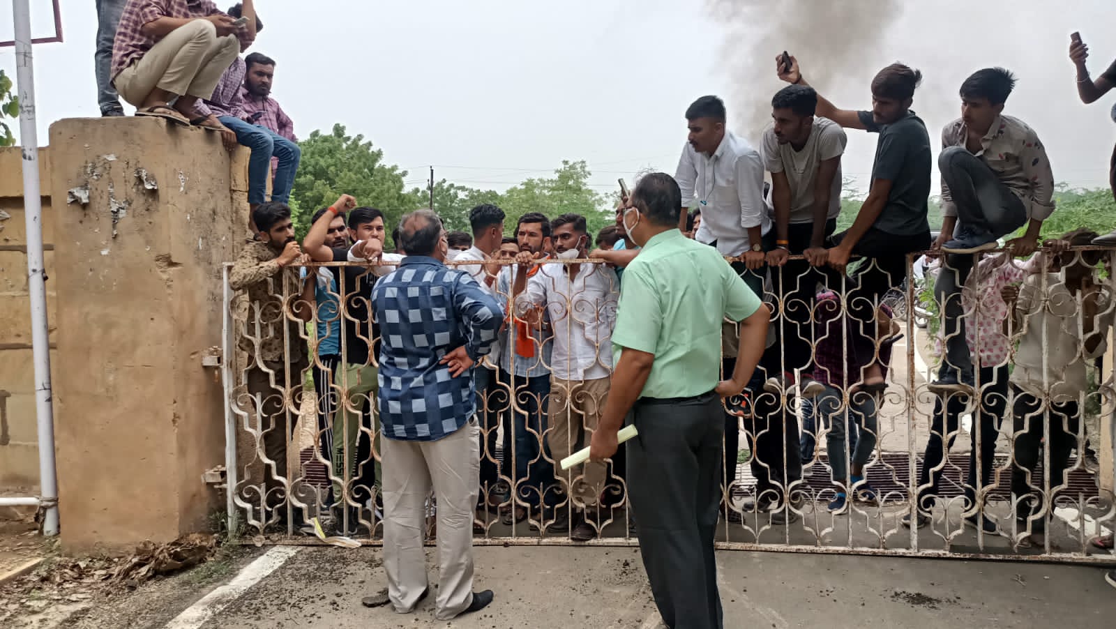 एबीवीपी ने किया विरोध प्रदर्शन, लगाया कॉलेज के ताला