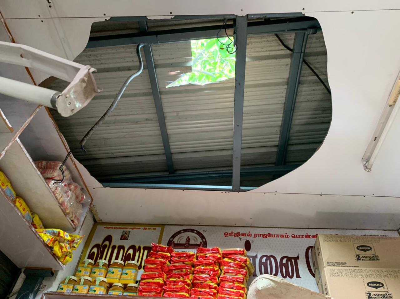 Burglars in Chennai make a hole in the roof, 2 lakhs cash stolen