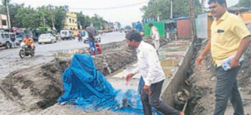 हाइवे पर लोगों के लिए समस्या बनी नाली