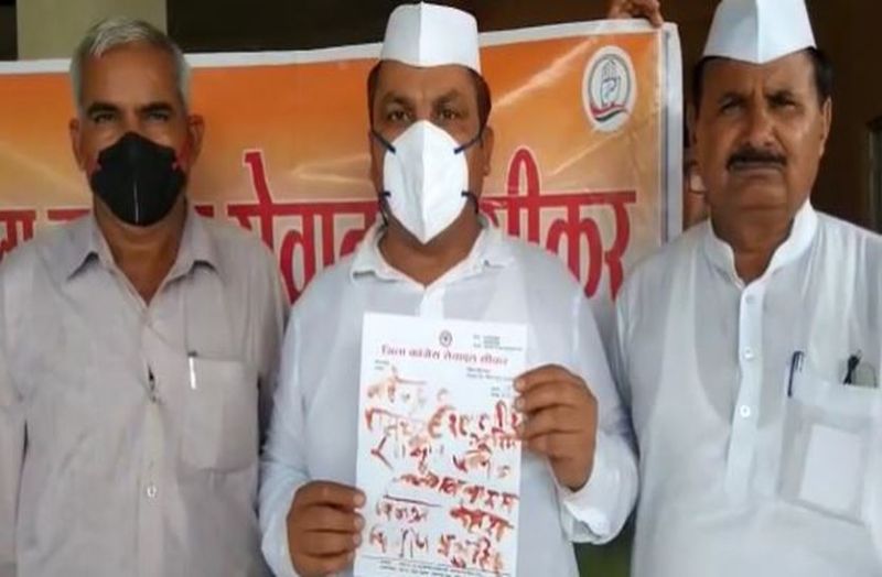 कांग्रेस ने खून से हस्ताक्षर कर प्रधानमंत्री को भेजा ज्ञापन