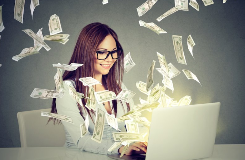 वर्क फ्रॉम होम में महिलाओं को मिल रही है पुरुषों से ज्यादा सैलरी