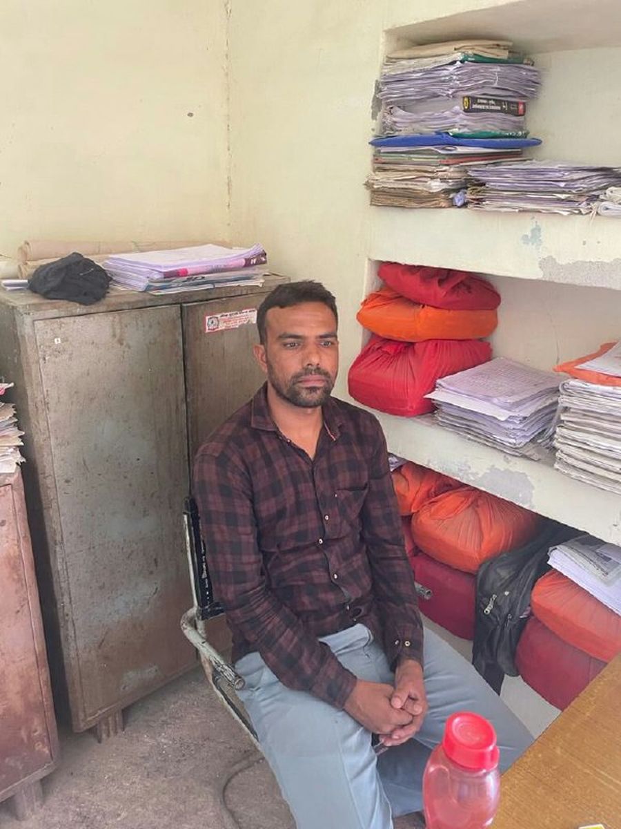 म्युटेशन की एवज में 25 सौ रुपए रिश्वत लेने पर पटवारी गिरफ्तार