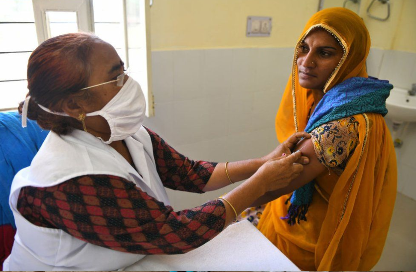 पत्रिका इंटरव्यू : गांवों में अब टीकों से हिचकिचाहट नहीं
