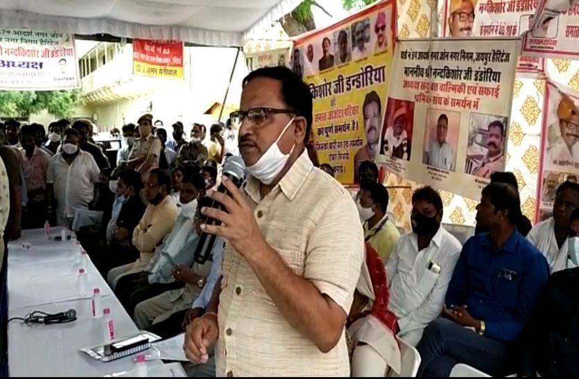 नगर निगम पहुंचे मुख्य सचेतक, बनी सहमति