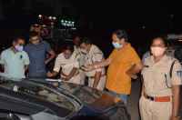 Cut challans of vehicles parked on road tracks