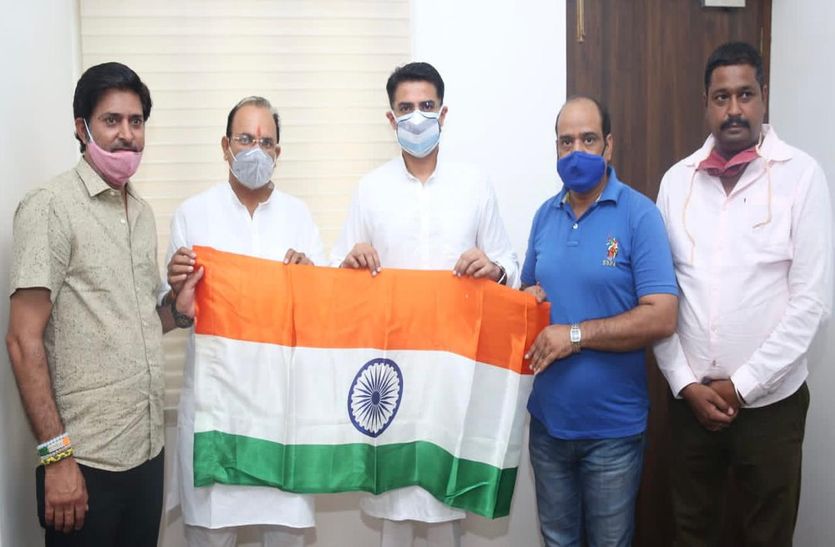 15 अगस्त को घर-घर लहराएंगे तिरंगा, पायलट ने शुरू किया अभियान