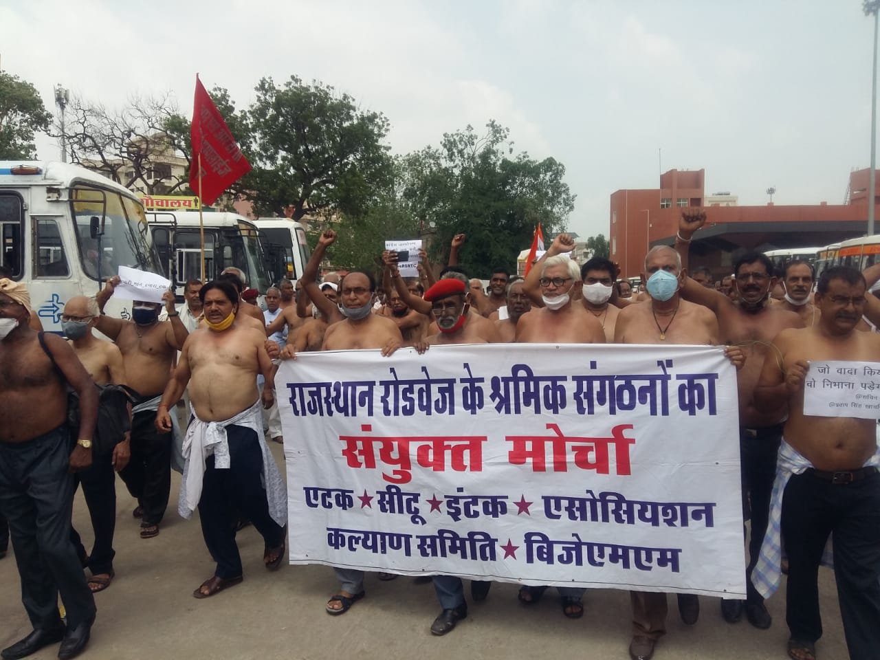 Rajasthan roadways retired employees done protest without cloth