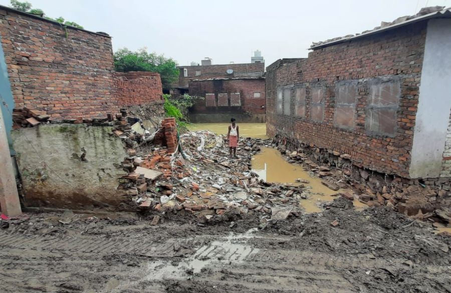 बाढ़ के पानी से प्रेमनगर प्रथम में मकान बहा