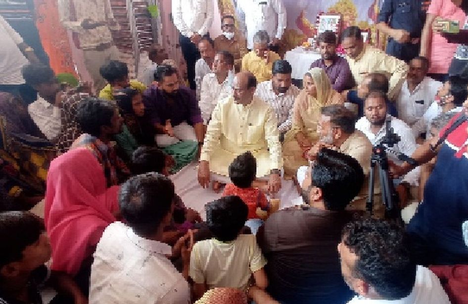 संकट की इस घड़ी में पीडि़तों के साथ खड़े हैं - बिरला