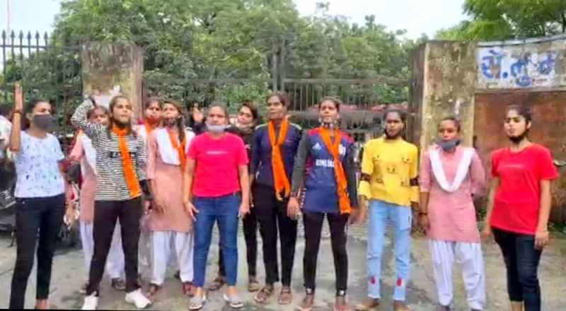 Bhilwara College gate locked, administration sought answer