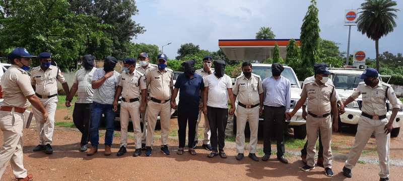 जहरीली शराब कांड़ की जांच के बहाने शराब फैक्ट्री में घुसे