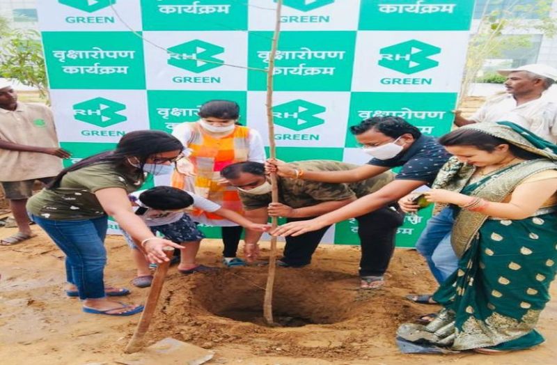 सिटी पार्क में पहुंचे 600 लोग, लगाए पौधे