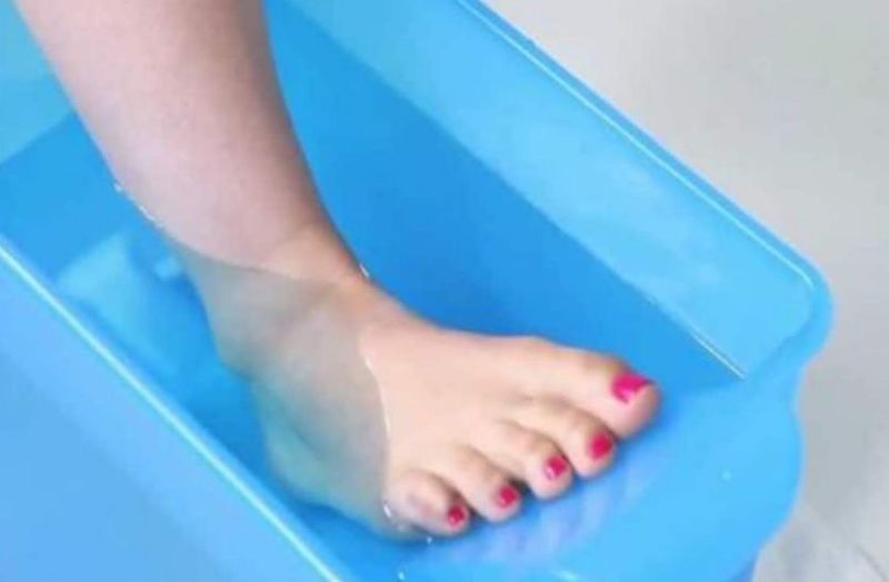 Swelling : पैरों की सूजन कम करने के लिए अपनाएं यह घरेलू उपाय