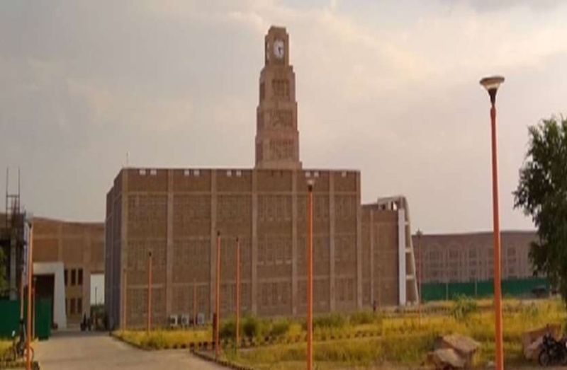 कोविड के बाद पहली बार आइआइटी में ऑफलाइन कक्षाएं शुरू