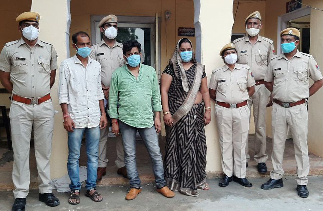 स्मैक तस्कर दंपत्ति समेत तीन को दबोचा, 20 लाख की स्मैक जब्त