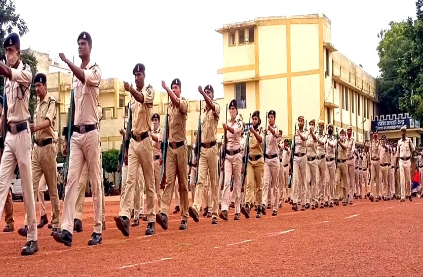 पहली बार आजादी के जश्न में शामिल होंगे 44 आत्मसमर्पित नक्सली, पुलिस की वर्दी पहन तिरंगे को देंगे सलामी