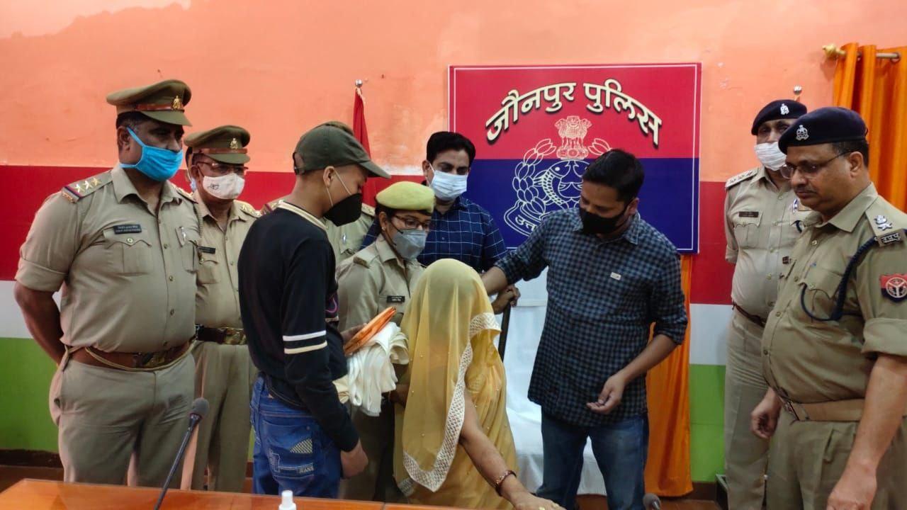 jaunpur police donate prise to slain family