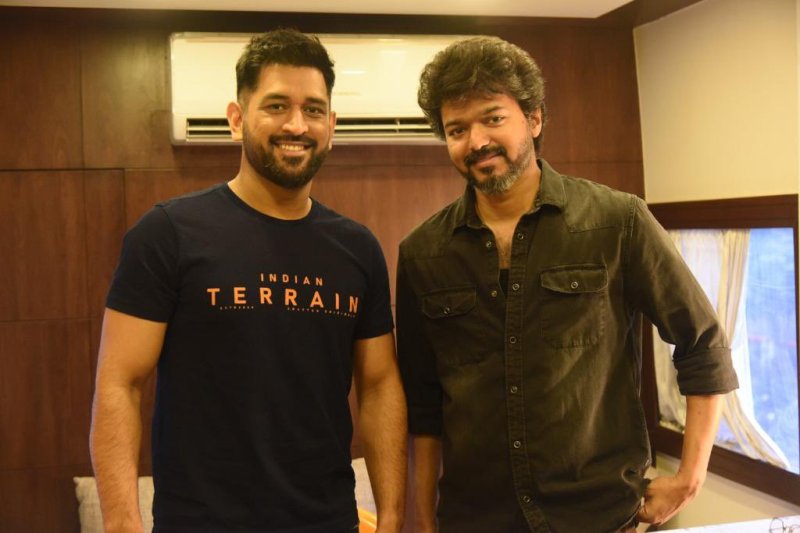 M.S Dhoni meets Thalapathy Vijay in Chennai