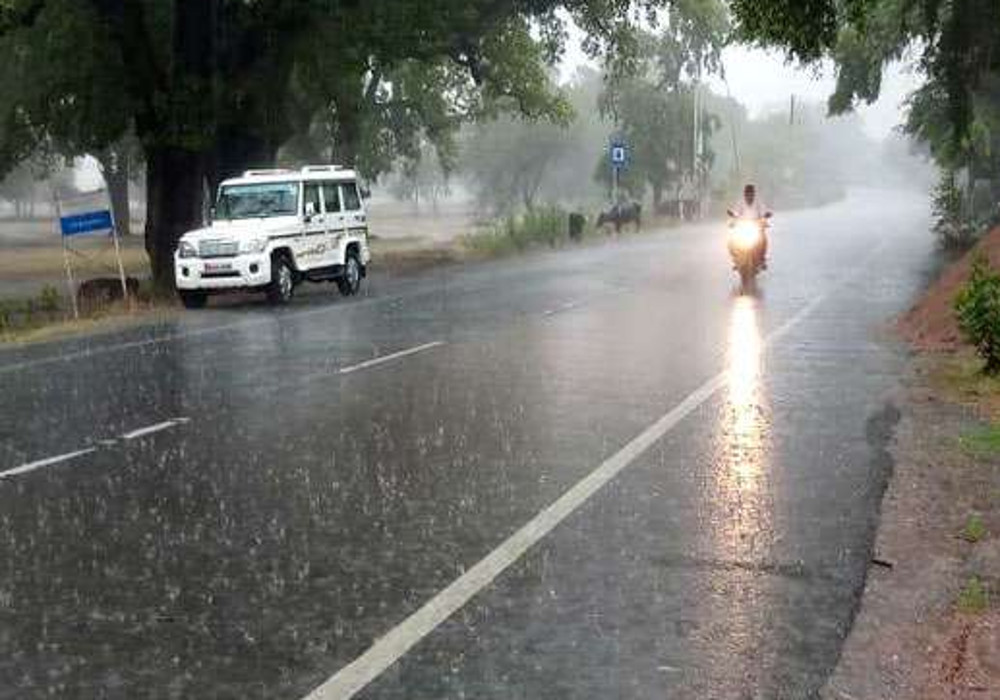 यूपी में मानसून ने तेजी पकड़, मौसम विभाग का 15 अगस्त तक झमाझम बारिश और वज्रपात का अलर्ट