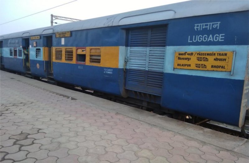 Sisters will have trouble going to brother's house on Rakshabandhan, many local trains have not started yet